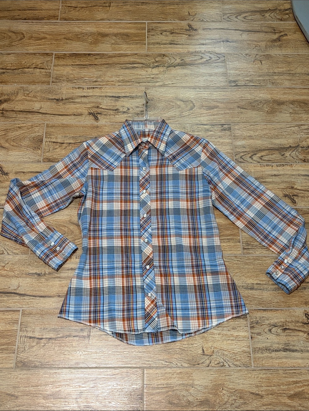 Wrangler Women's small Blue Brown Plaid pearl snap western Shirt